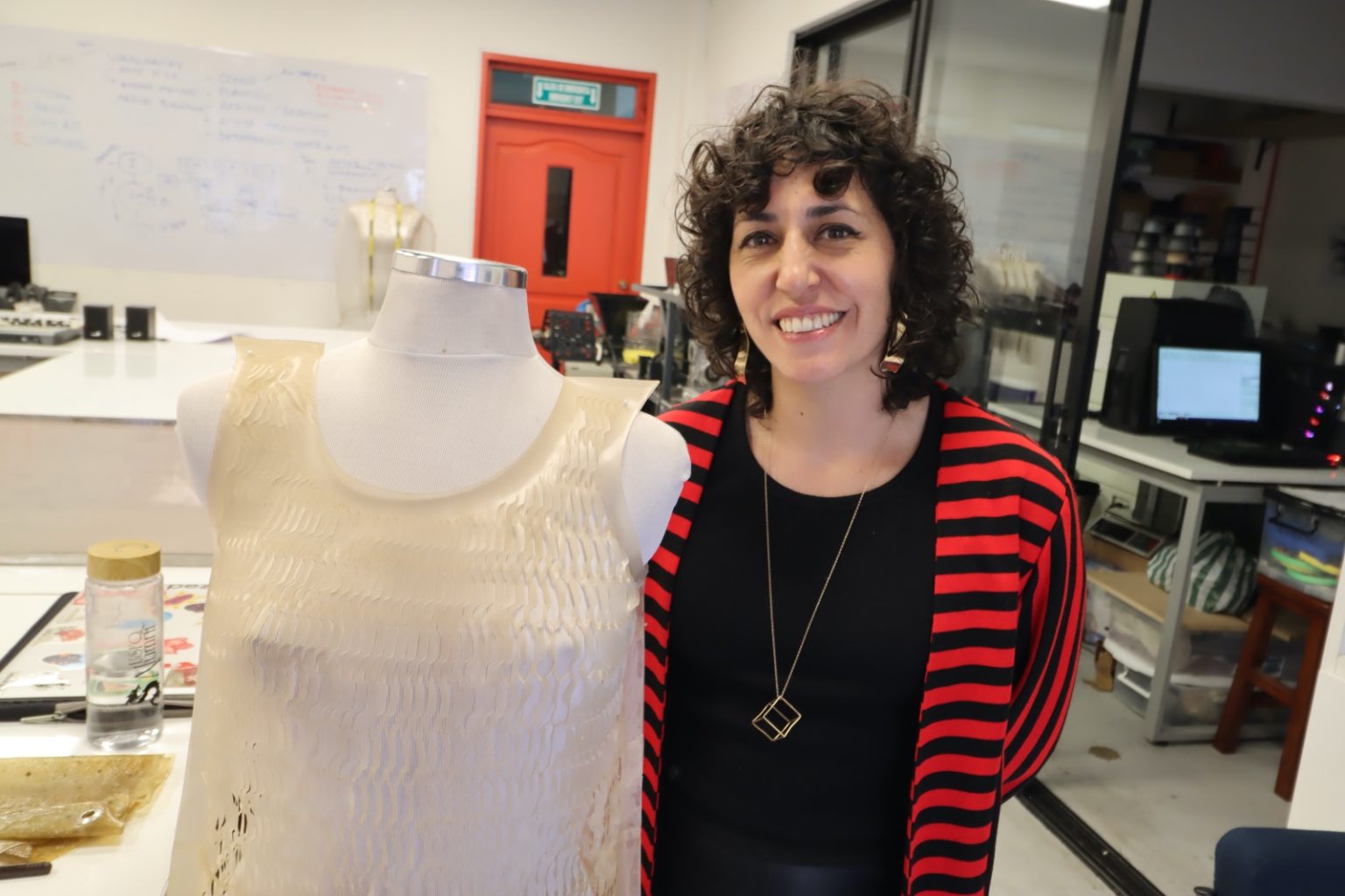 Cristina Muñoz: una académica que investiga biomateriales hacia la moda ...